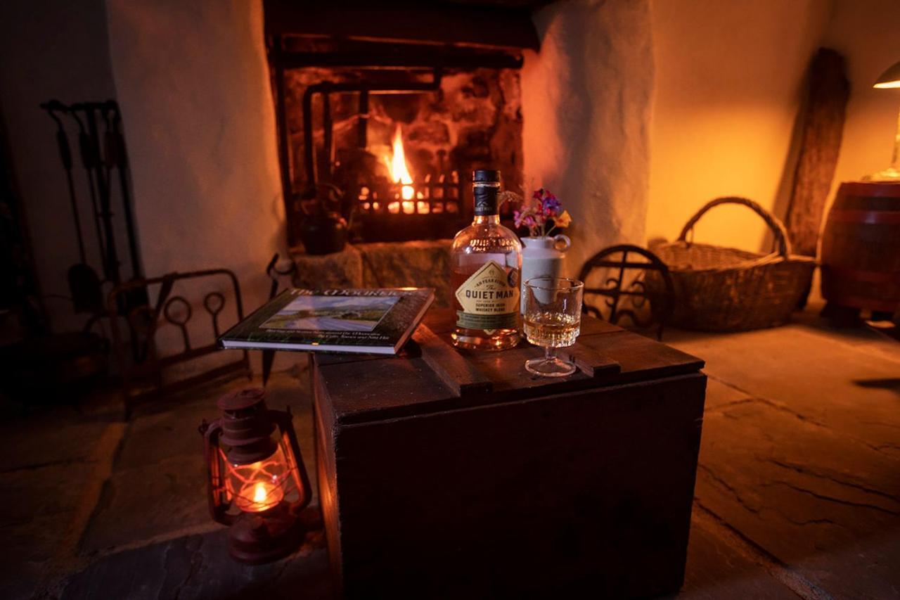 Thistle Thatch Cottage And Hot Tub - Mourne Mountains Newcastle  Dış mekan fotoğraf