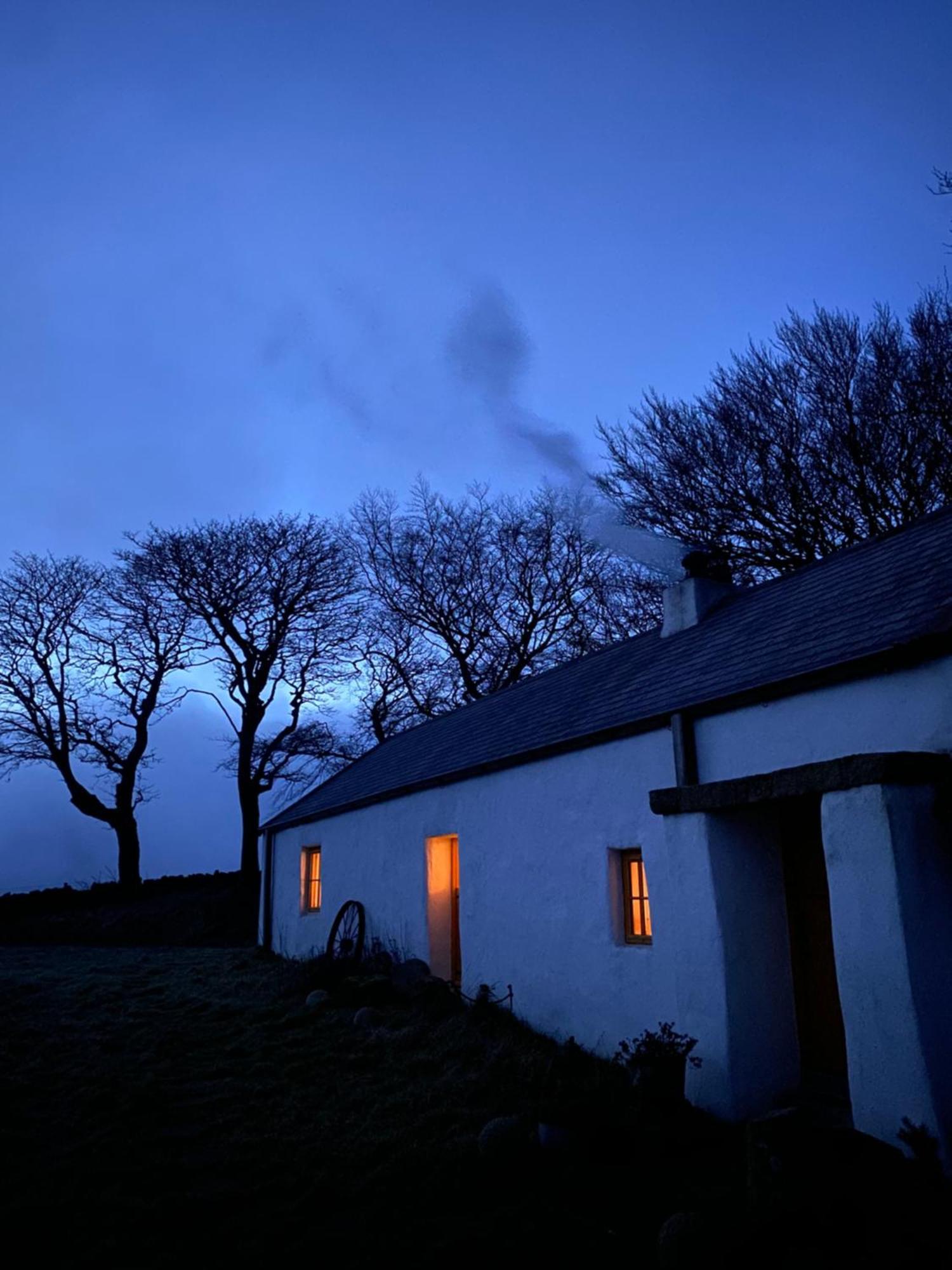 Thistle Thatch Cottage And Hot Tub - Mourne Mountains Newcastle  Dış mekan fotoğraf